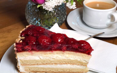 Himbeer-Sahne-Torte zum Feiertags-Kaffee-Törn